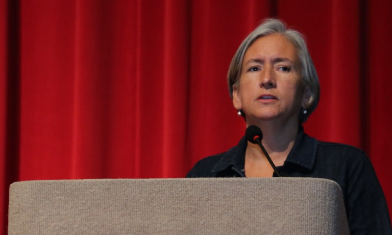 Mindy-Makant-presenting