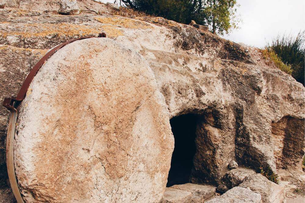 Empty-tomb_post